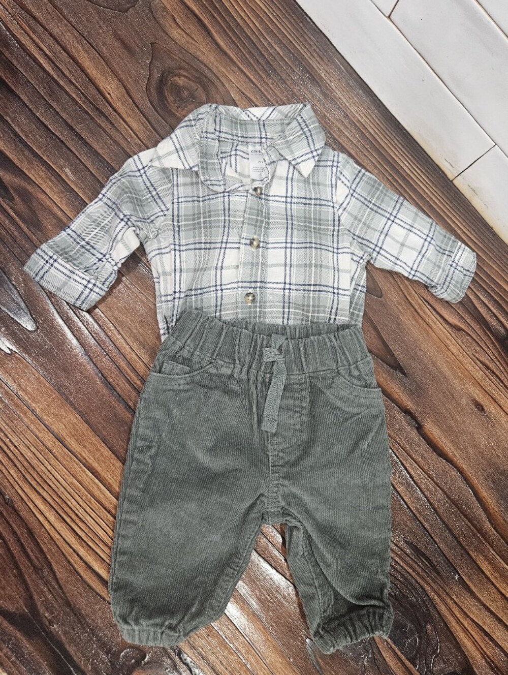 Infant 3 Months Carters Plaid Long Sleeve Flannel Onesie With Cord Green Pants